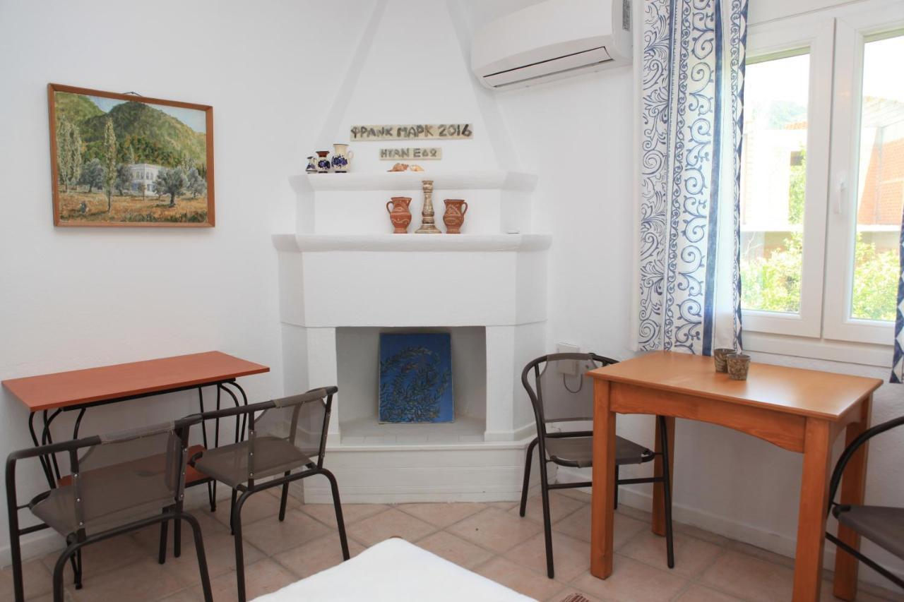 O Pyrgos Accommodations Panormos  Kültér fotó