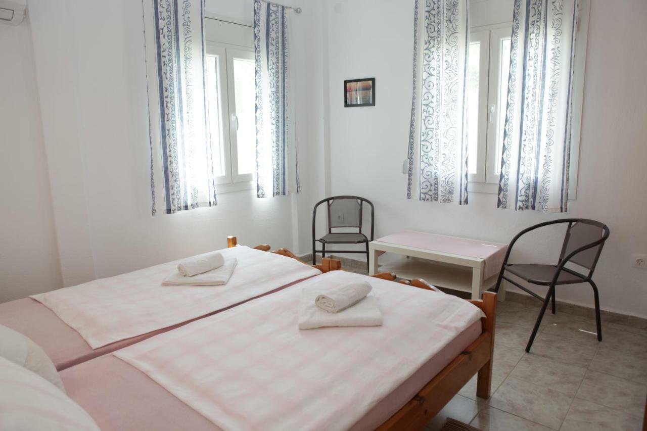 O Pyrgos Accommodations Panormos  Kültér fotó